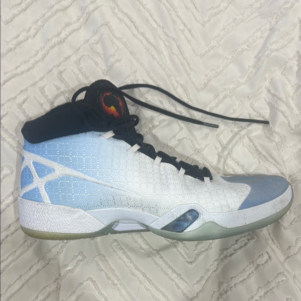 Nike Air Jordan 20s Basketball Shoes - White and Blue - Picture 2 of 4